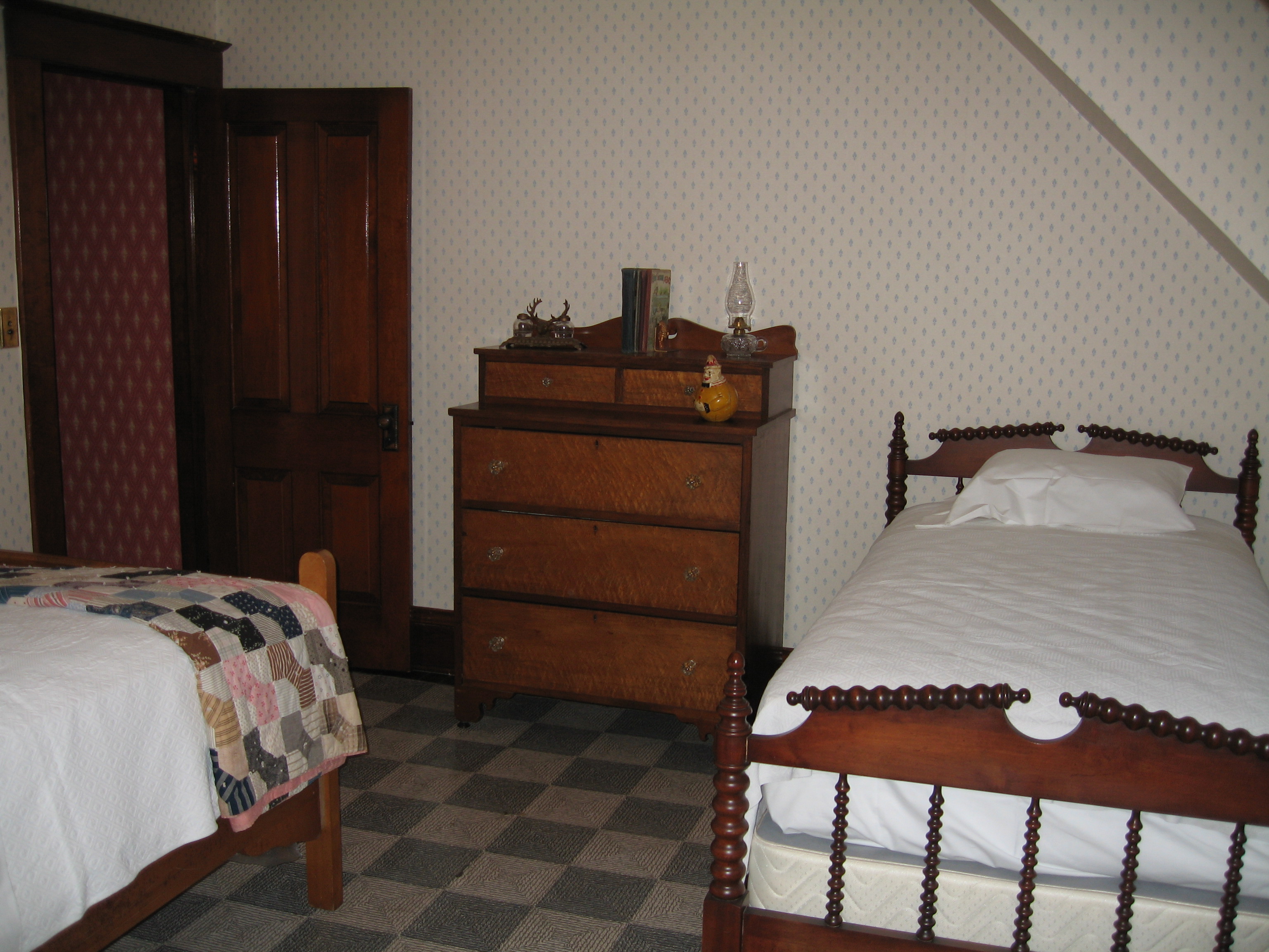 2007-fred-bed.JPG
